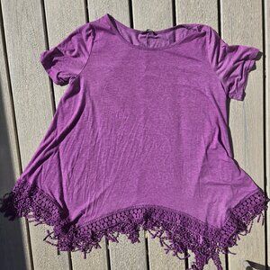 Solid Round Neck Lace Fringe Hem T-shirt